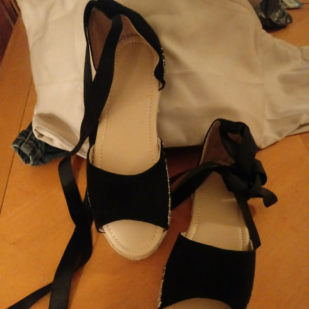 Ribbon Lace up sandal